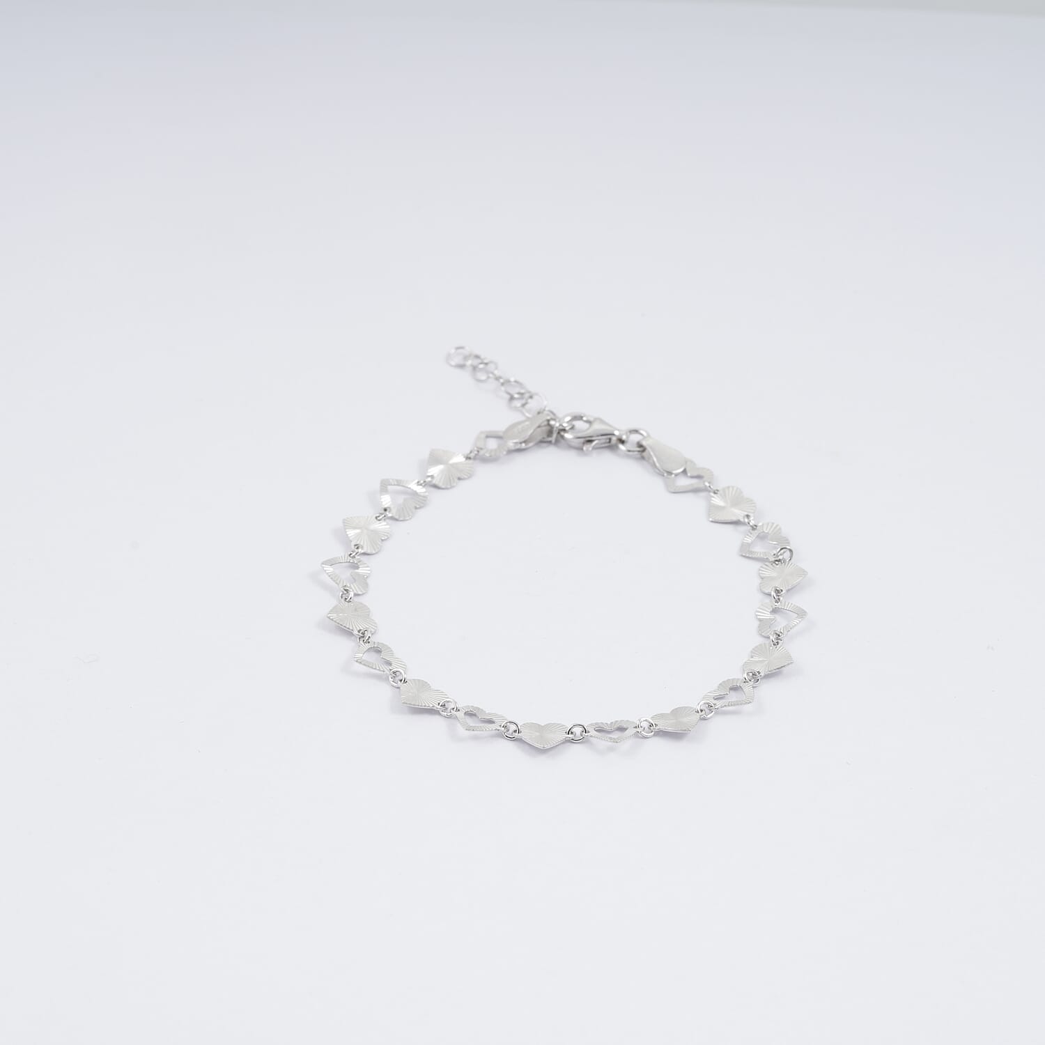 Italian Radiant Hearts Chain Bracelet in Rhodium Over Sterling Silver (7.00 In) 2.82 Grams